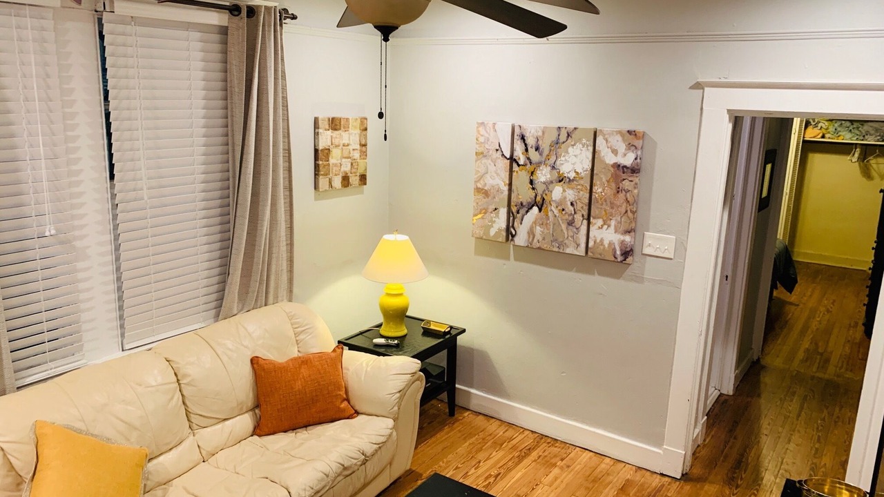 Photo of Livingroom in Uptown Historic District