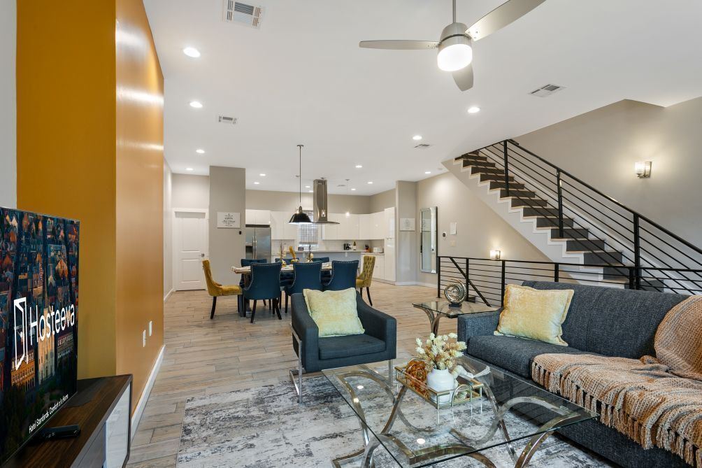Photo of Livingroom in Mid-City