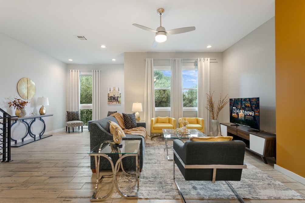 Photo of Livingroom in Mid-City