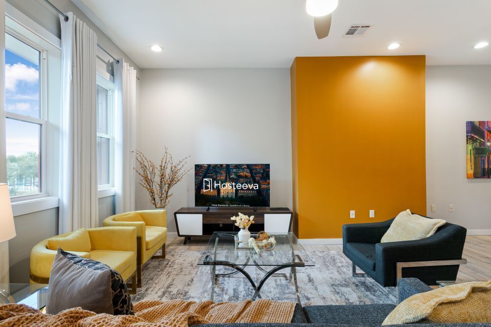 Photo of Livingroom in Mid-City