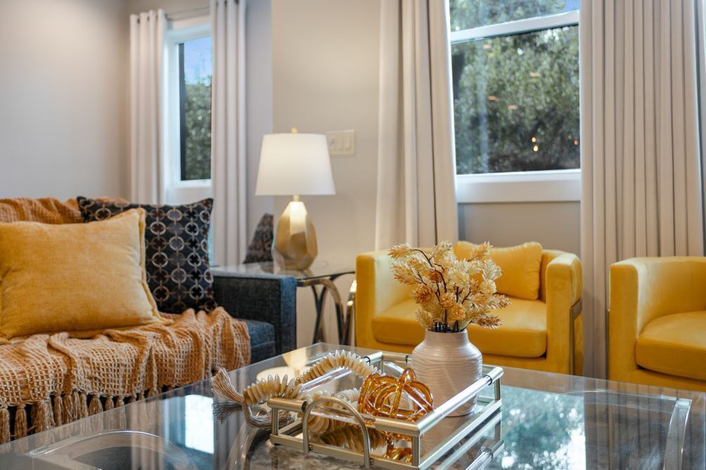 Photo of Livingroom in Mid-City