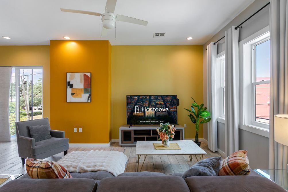 Photo of Livingroom in Mid-City