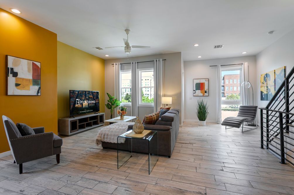 Photo of Livingroom in Mid-City