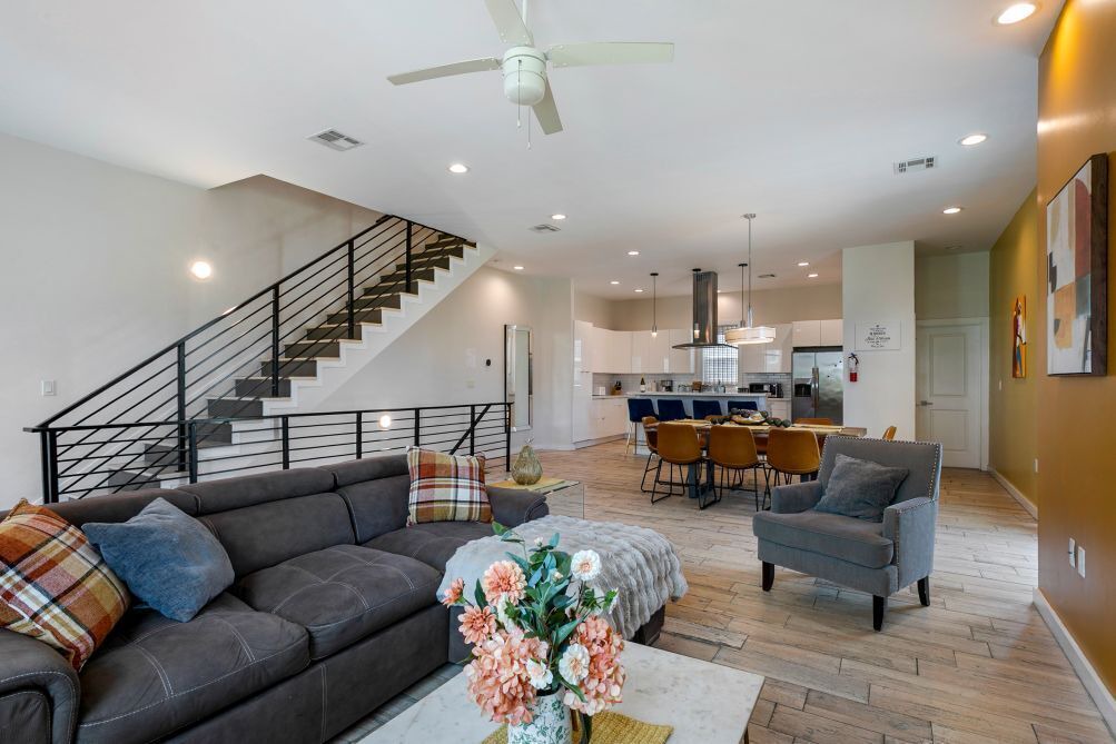 Photo of Livingroom in Mid-City