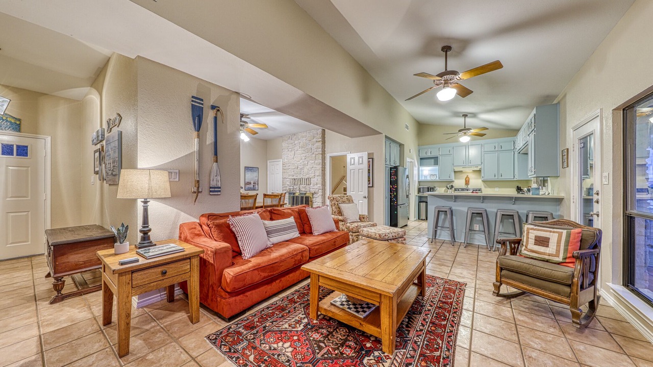 Photo of Livingroom in Hudson Bend
