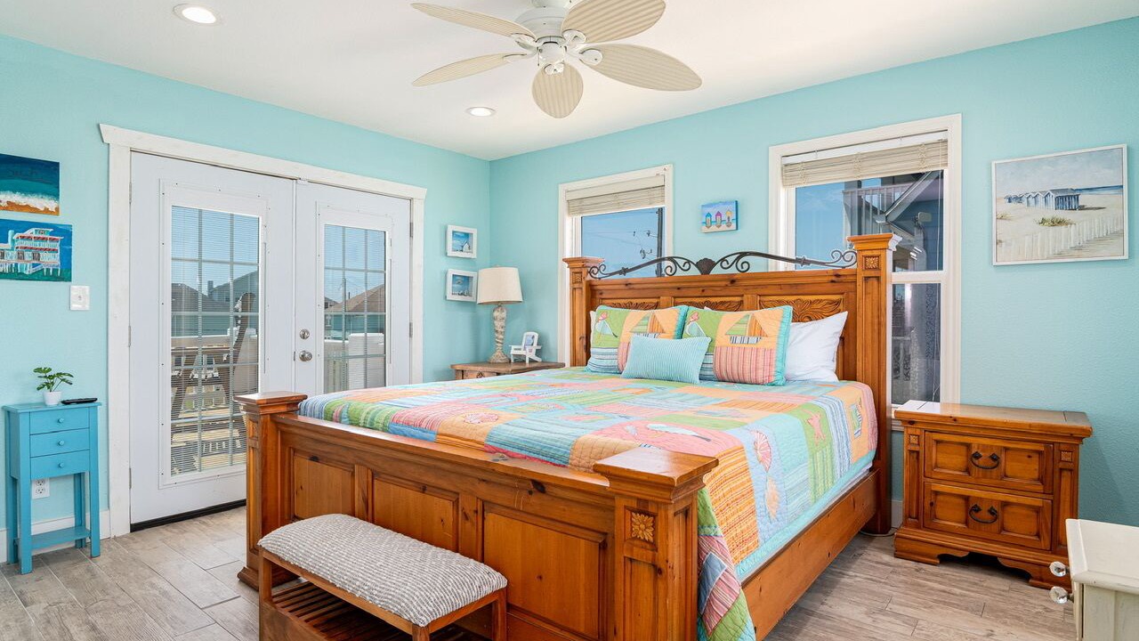 Photo of Bedroom in Crystal Beach