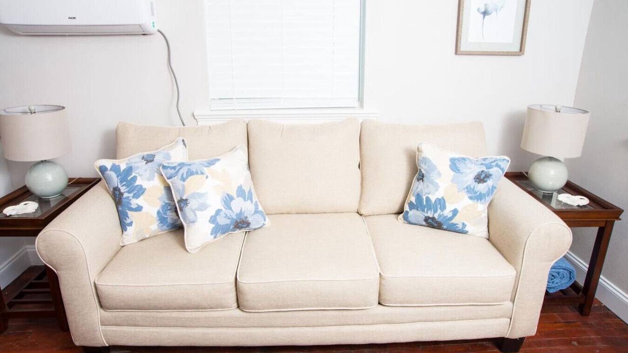 Photo of Livingroom in Holy Cross District