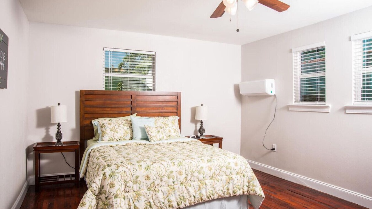 Photo of Bedroom in Holy Cross District