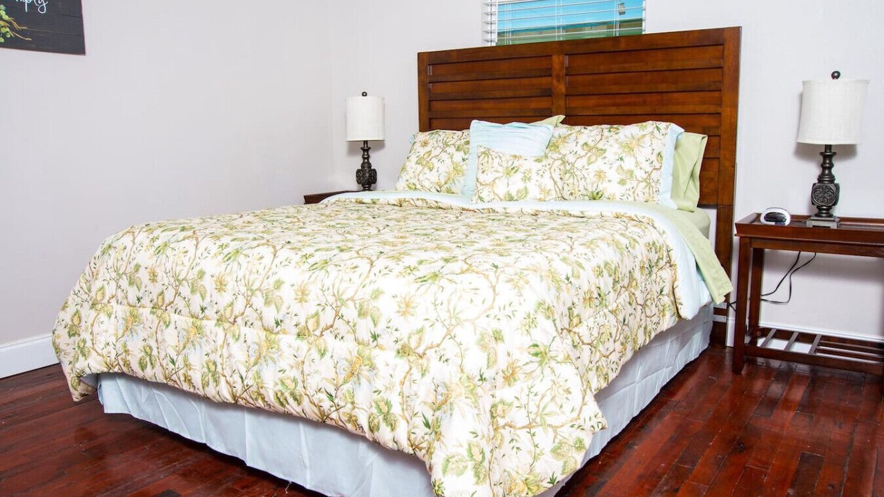 Photo of Bedroom in Holy Cross District