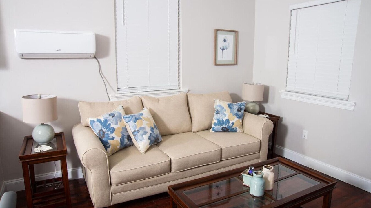 Photo of Livingroom in Holy Cross District