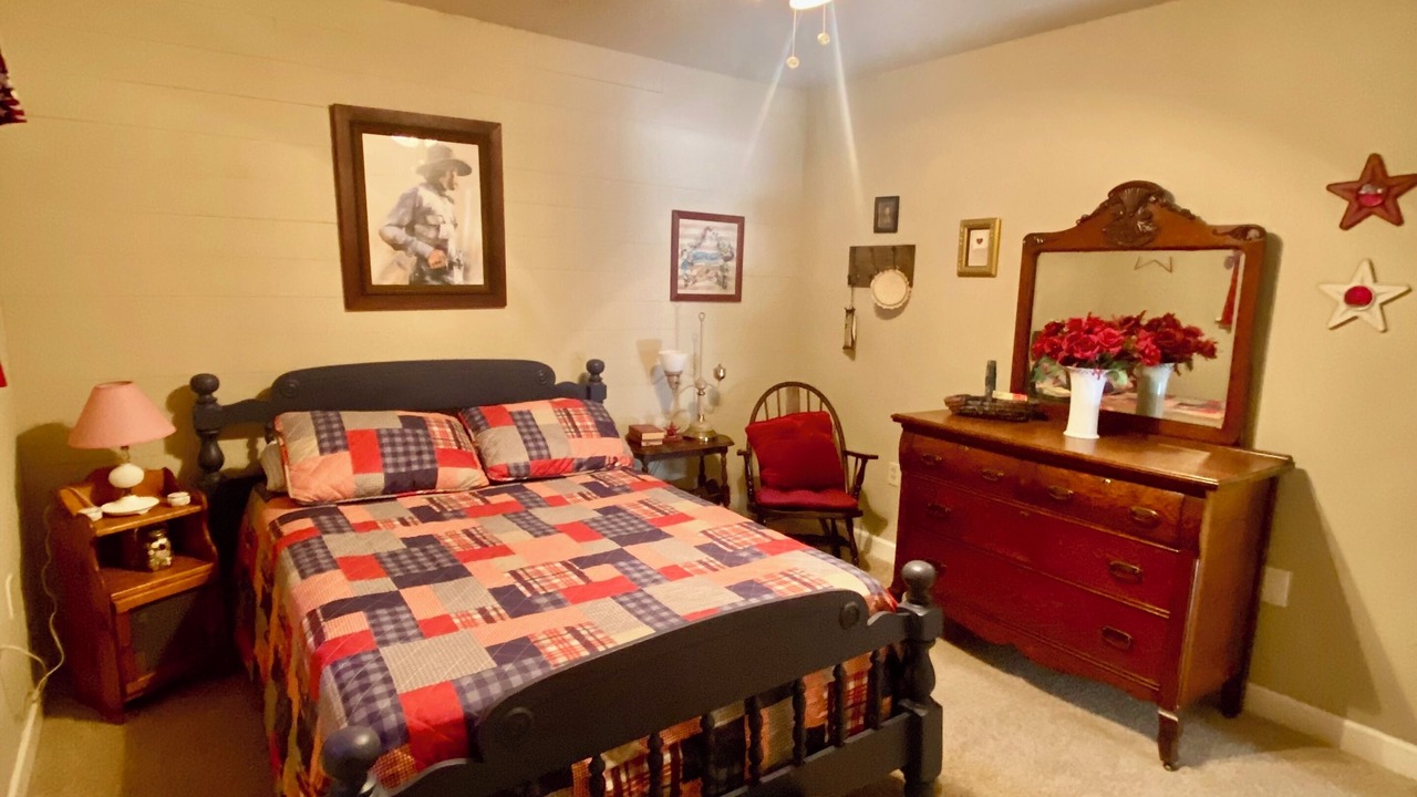 Photo of Bedroom in Clinton