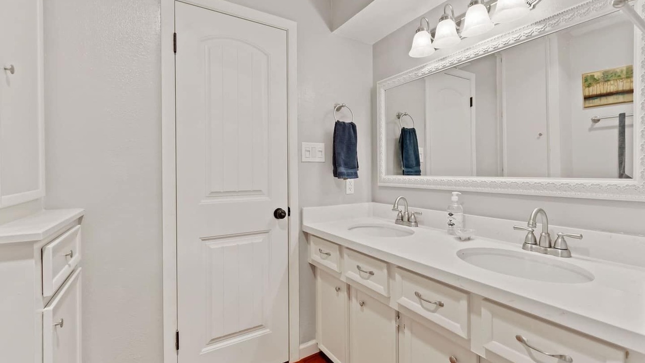Photo of Bathroom in Grogan's Mill
