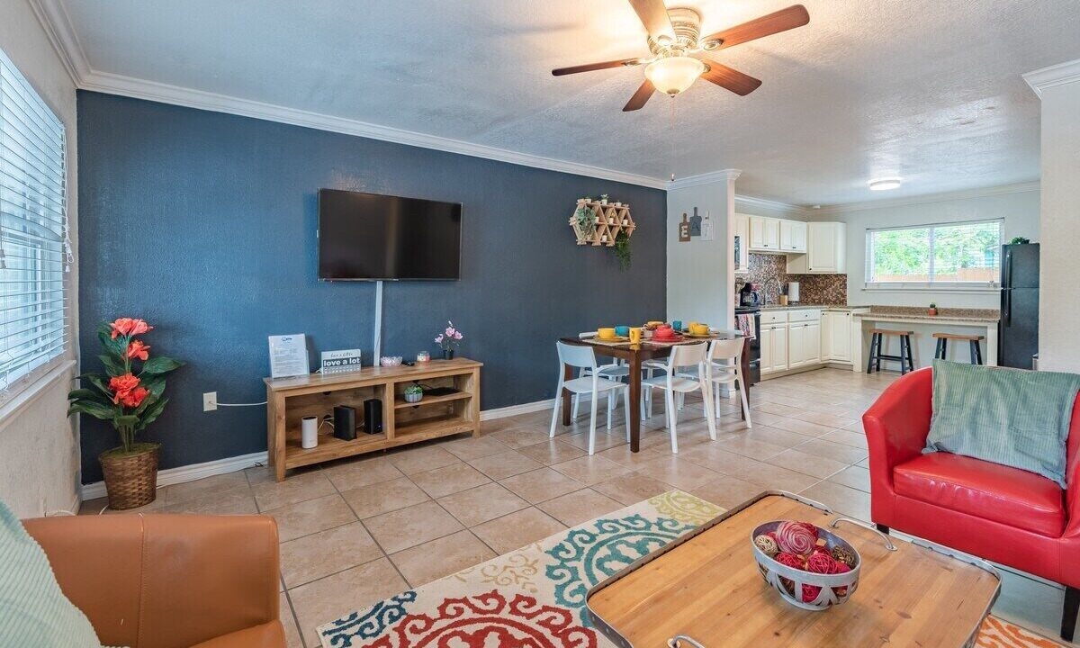 Photo of Livingroom in Mahncke Park