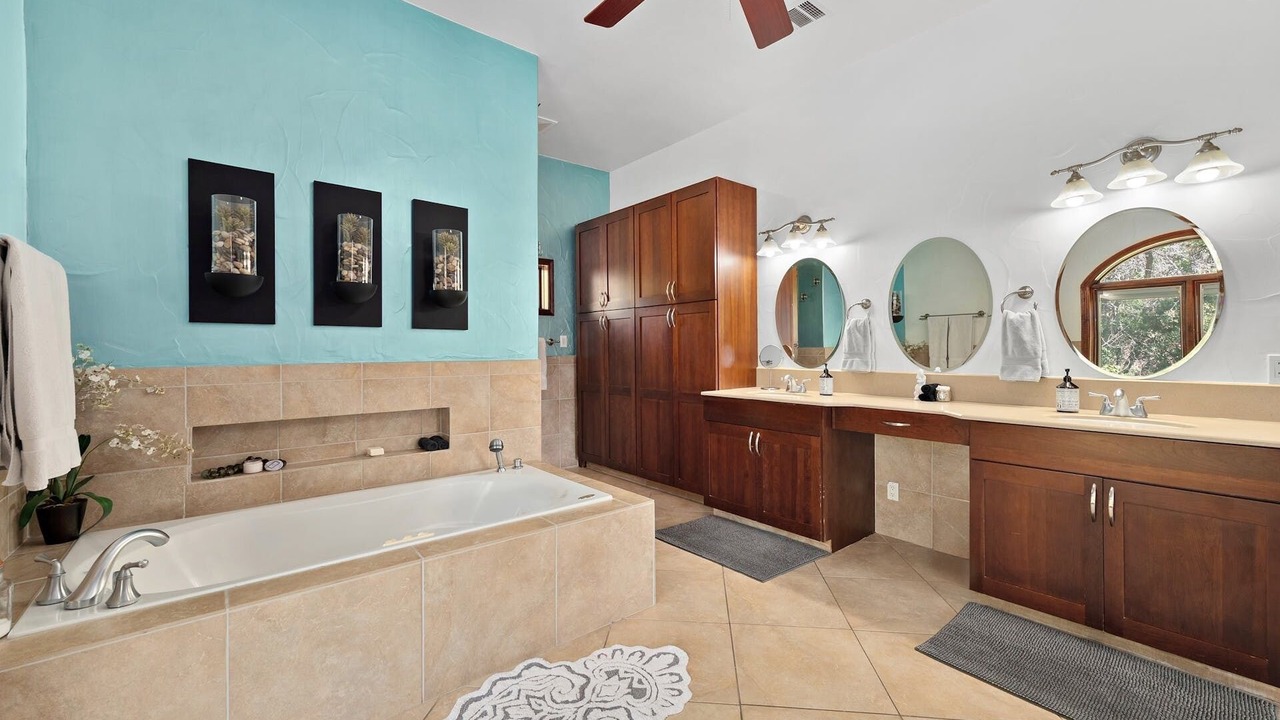 Photo of Bathroom in Austin Lake Estates