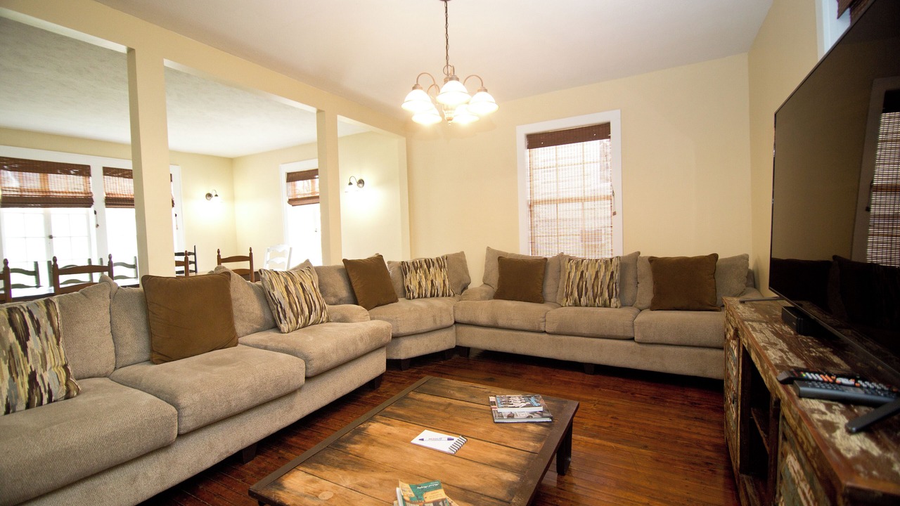 Photo of Livingroom in Uptown Historic District