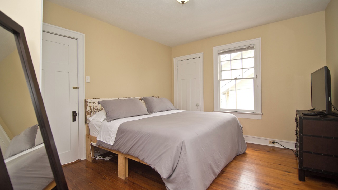 Photo of Bedroom in Uptown Historic District