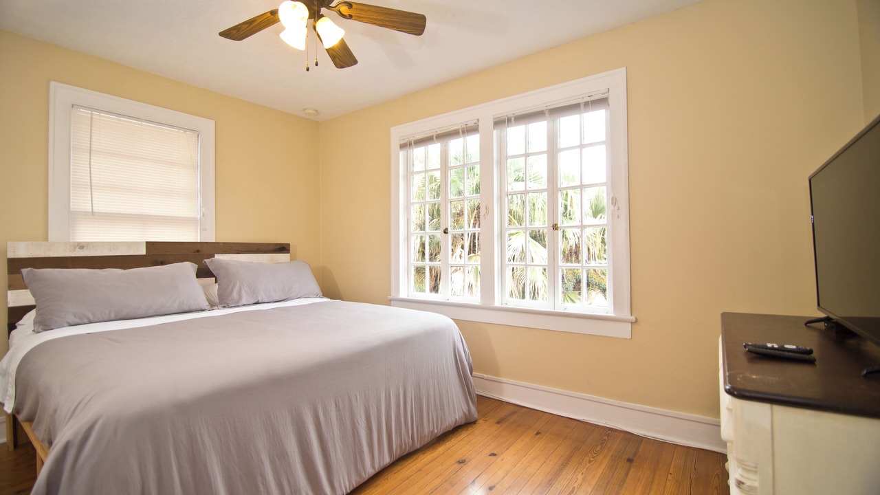 Photo of Bedroom in Uptown Historic District
