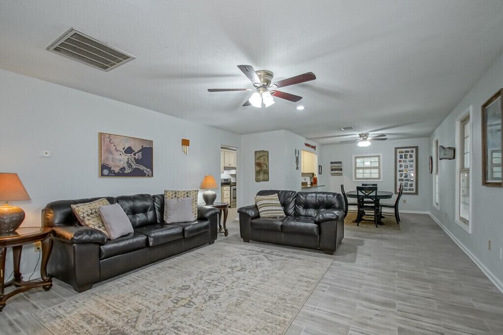 Photo of Livingroom in Lafitte