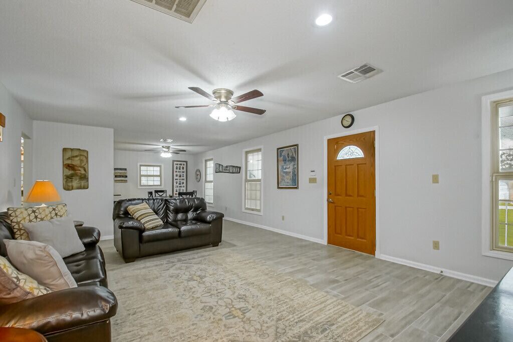 Photo of Livingroom in Lafitte