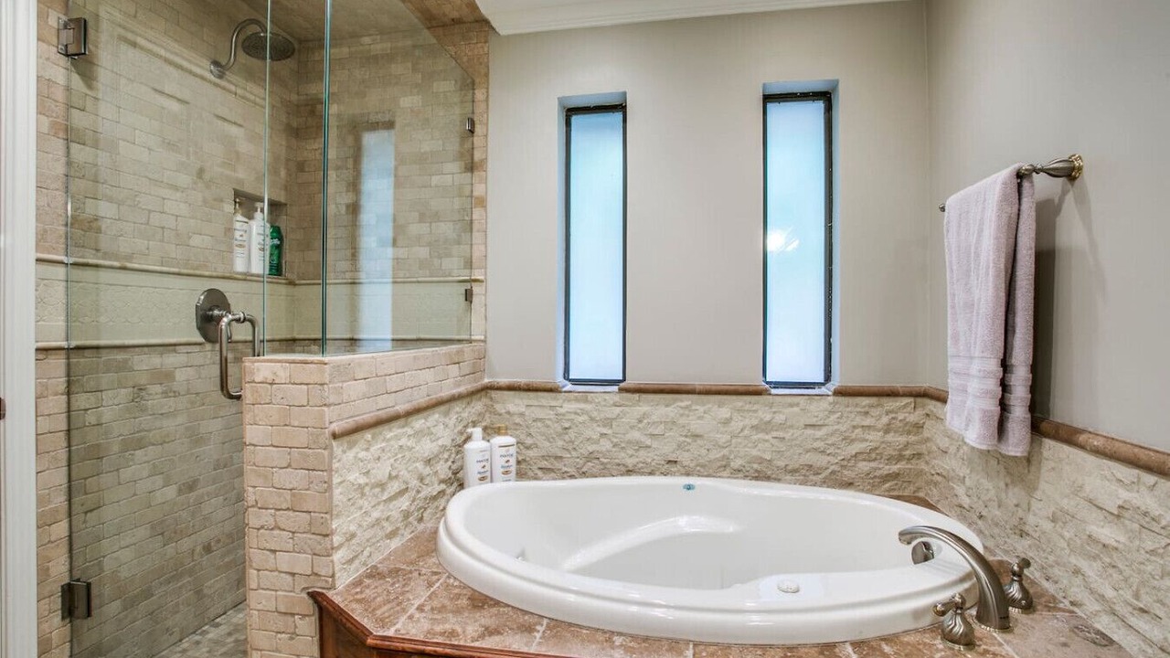 Photo of Bathroom in Park Central