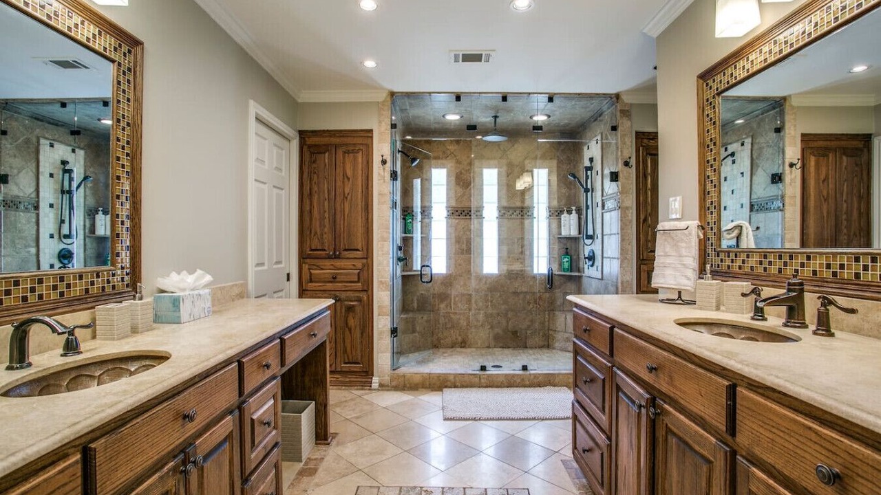 Photo of Bathroom in Park Central