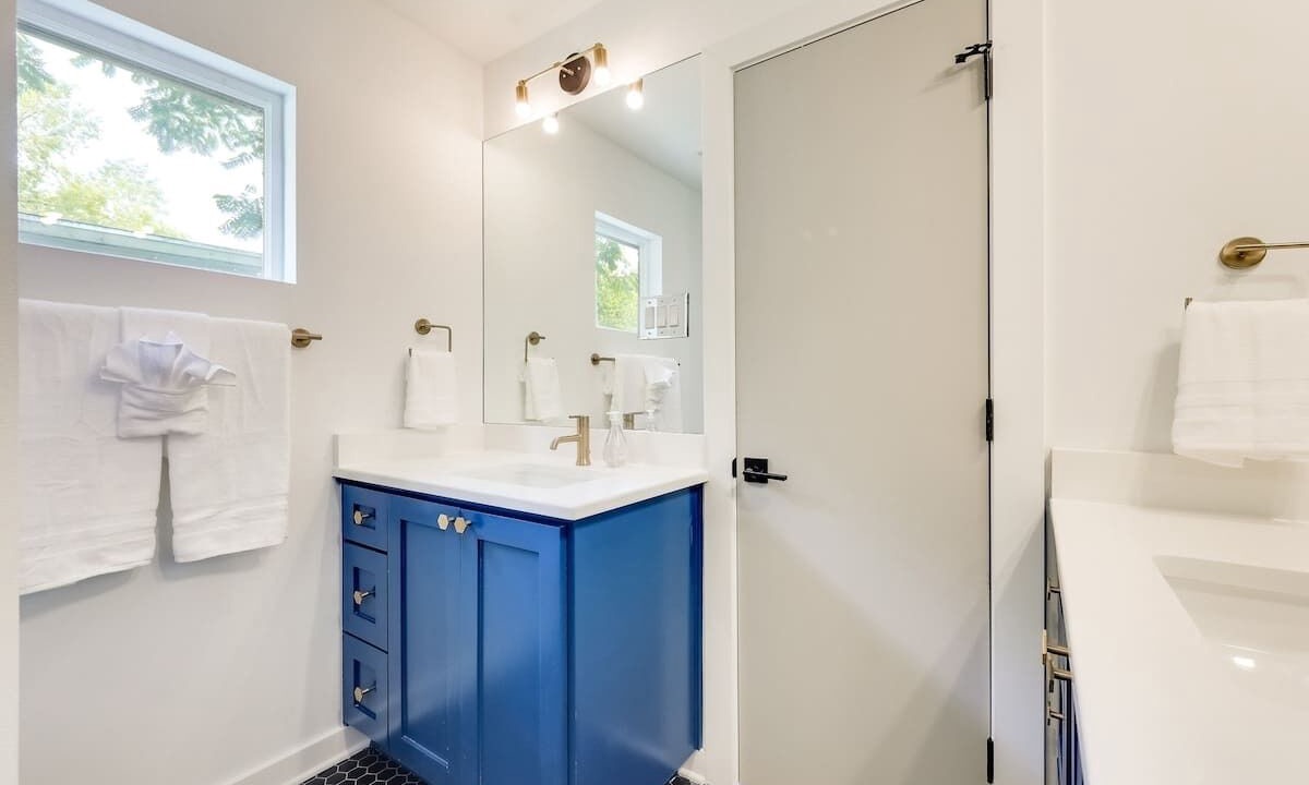 Photo of Bathroom in Greater South River City