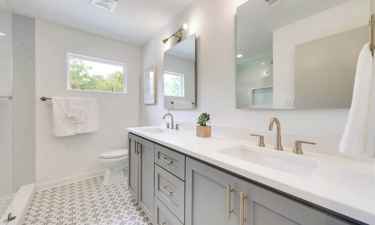 Photo of Bathroom in Greater South River City
