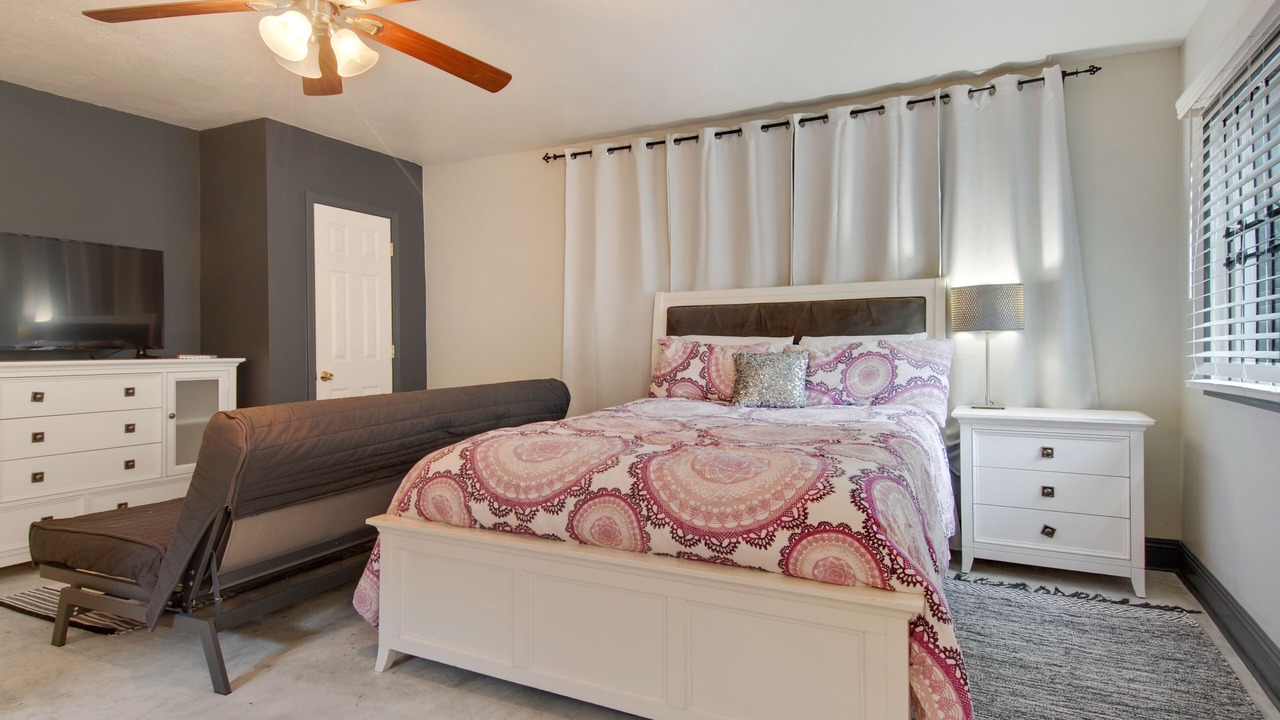 Photo of Bedroom in Uptown Historic District