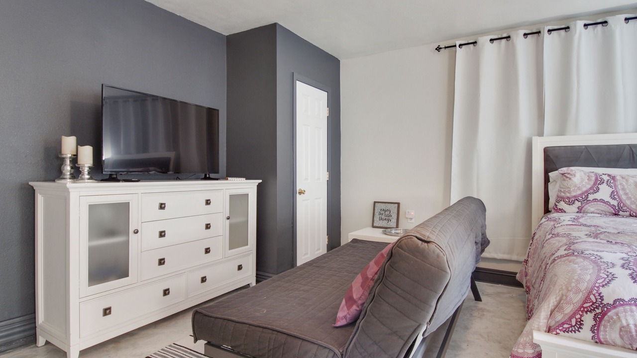 Photo of Bedroom in Uptown Historic District
