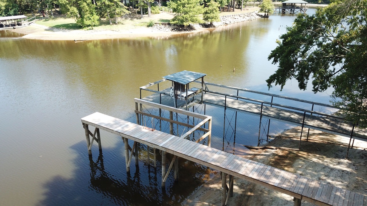 Photo of Outdoor in Huxley