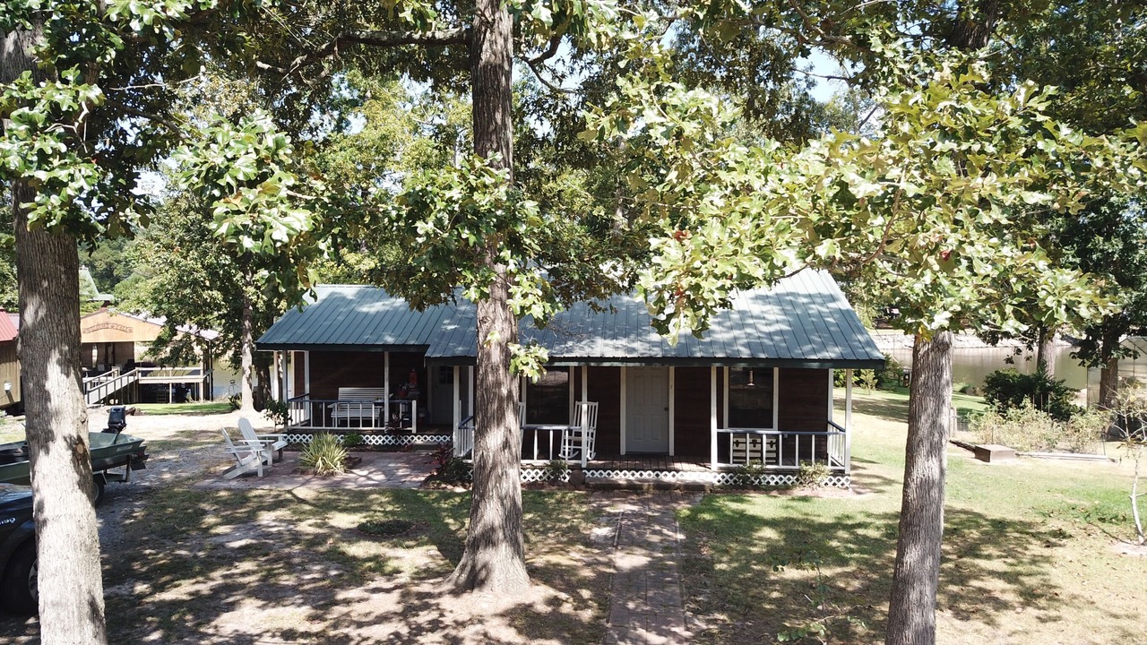 Photo of Outdoor in Huxley