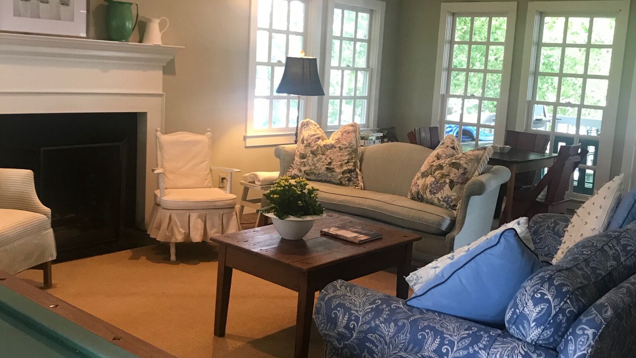 Photo of Livingroom in Long Branch