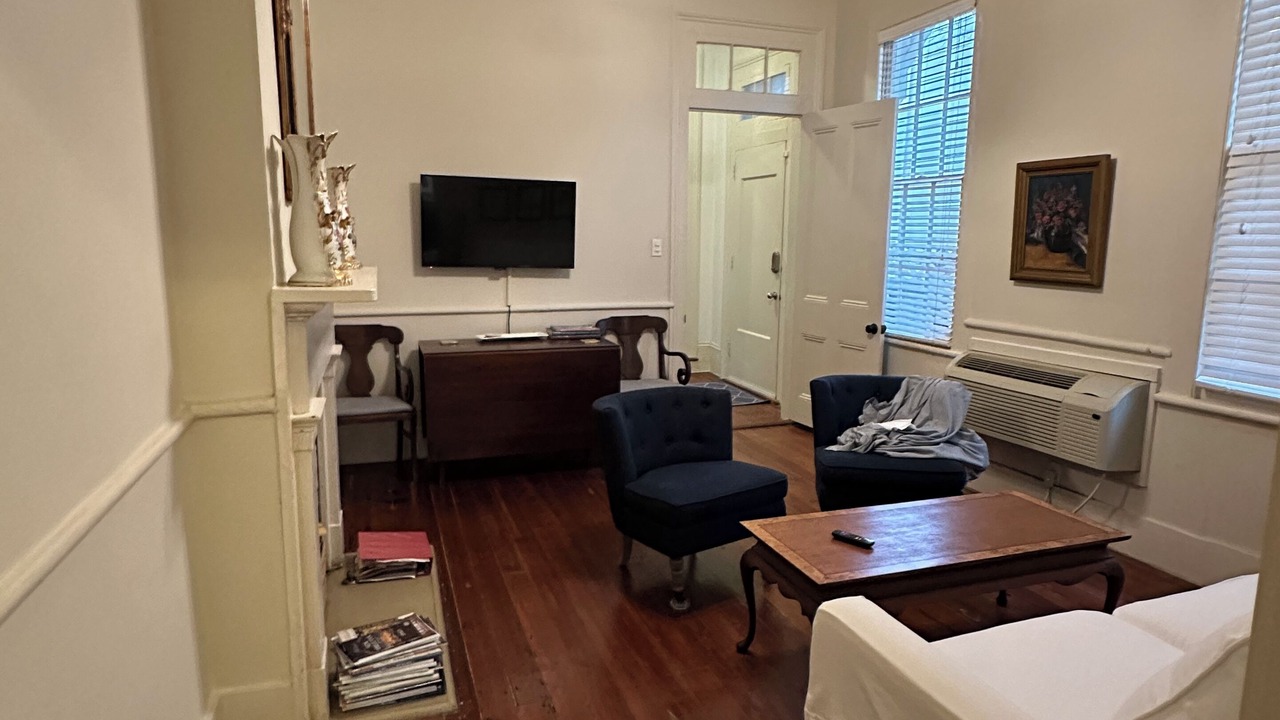 Photo of Livingroom in Garden District