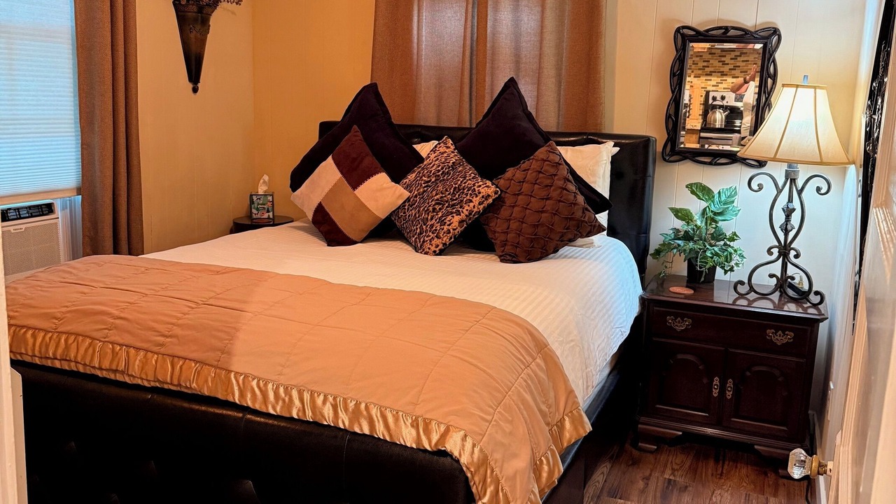 Photo of Bedroom in Neartown
