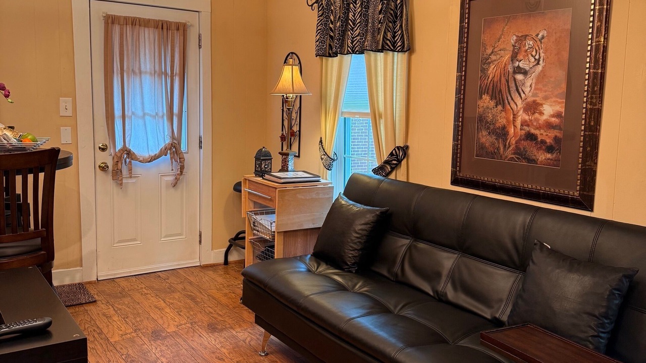 Photo of Livingroom in Neartown