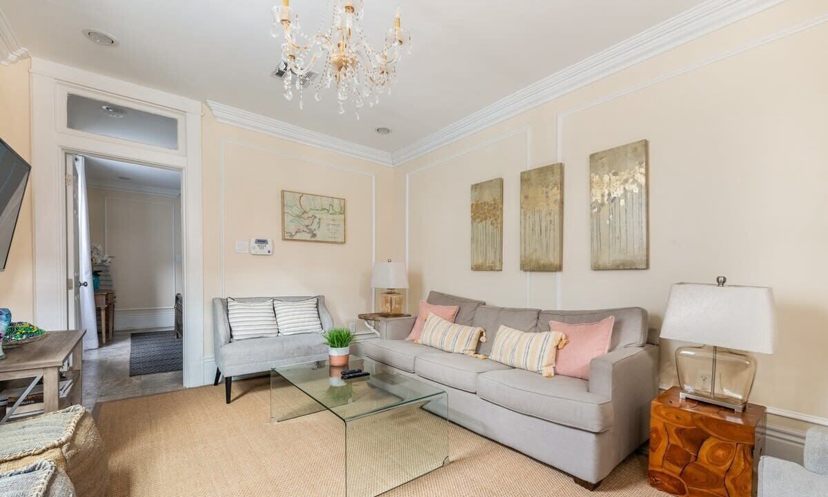 Photo of Livingroom in Uptown Historic District