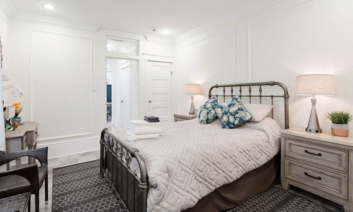 Photo of Bedroom in Uptown Historic District