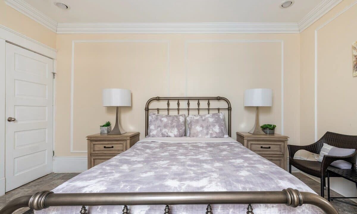 Photo of Bedroom in Uptown Historic District