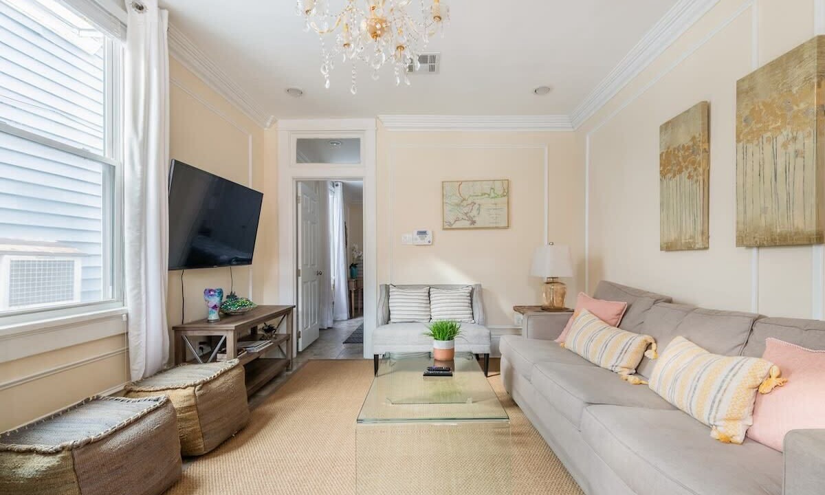 Photo of Livingroom in Uptown Historic District
