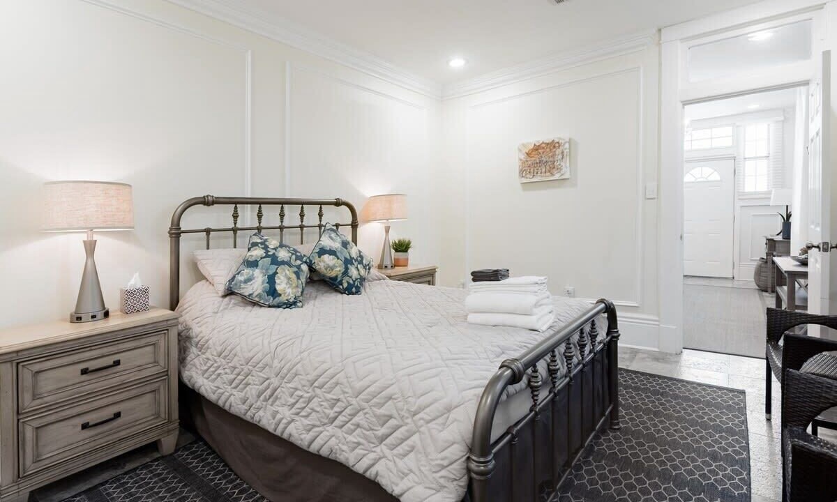 Photo of Bedroom in Uptown Historic District