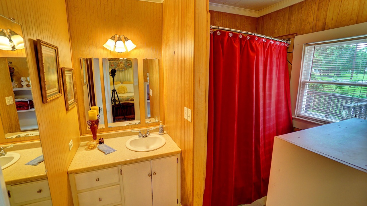 Photo of Bathroom in Abbeville