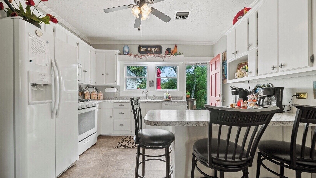 Photo of Kitchen in Abbeville