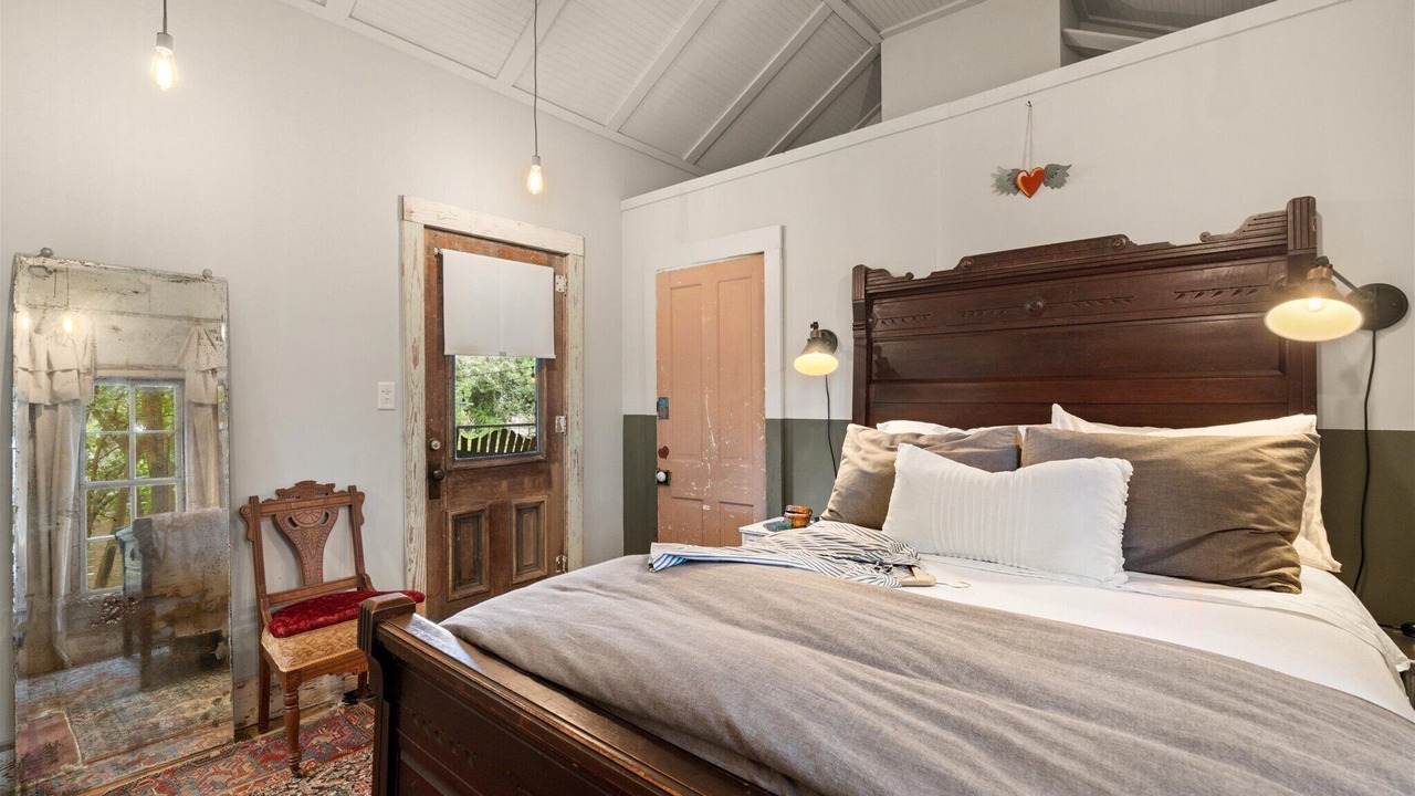 Photo of Bedroom in Granbury