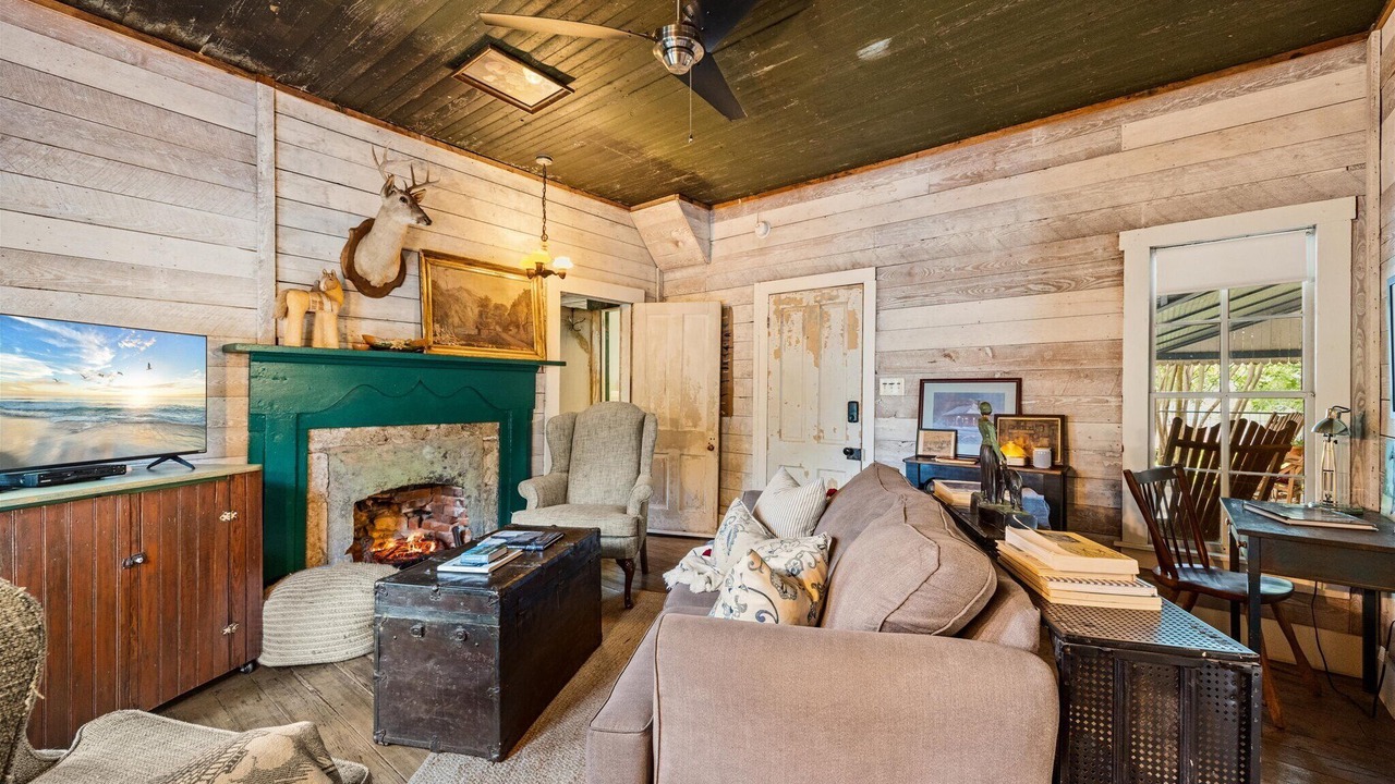 Photo of Livingroom in Granbury