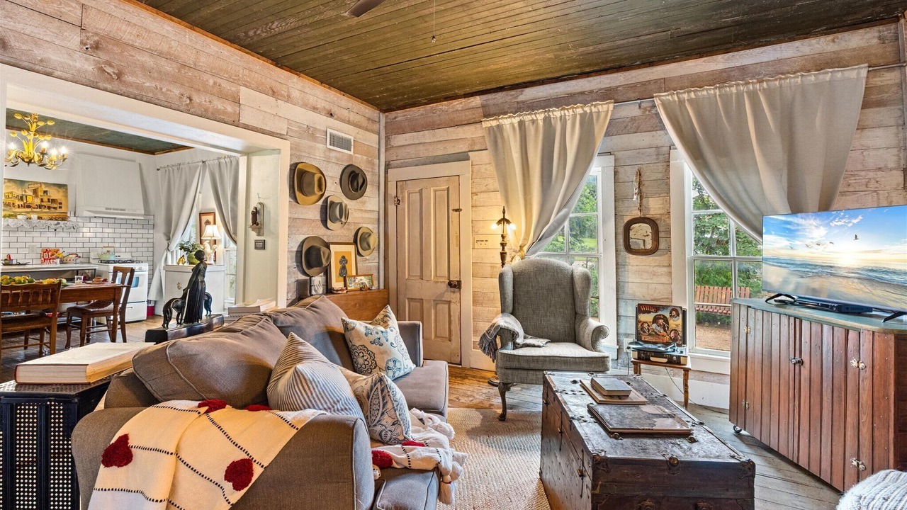 Photo of Livingroom in Granbury
