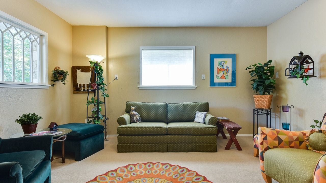 Photo of Bedroom in Oakland Estates