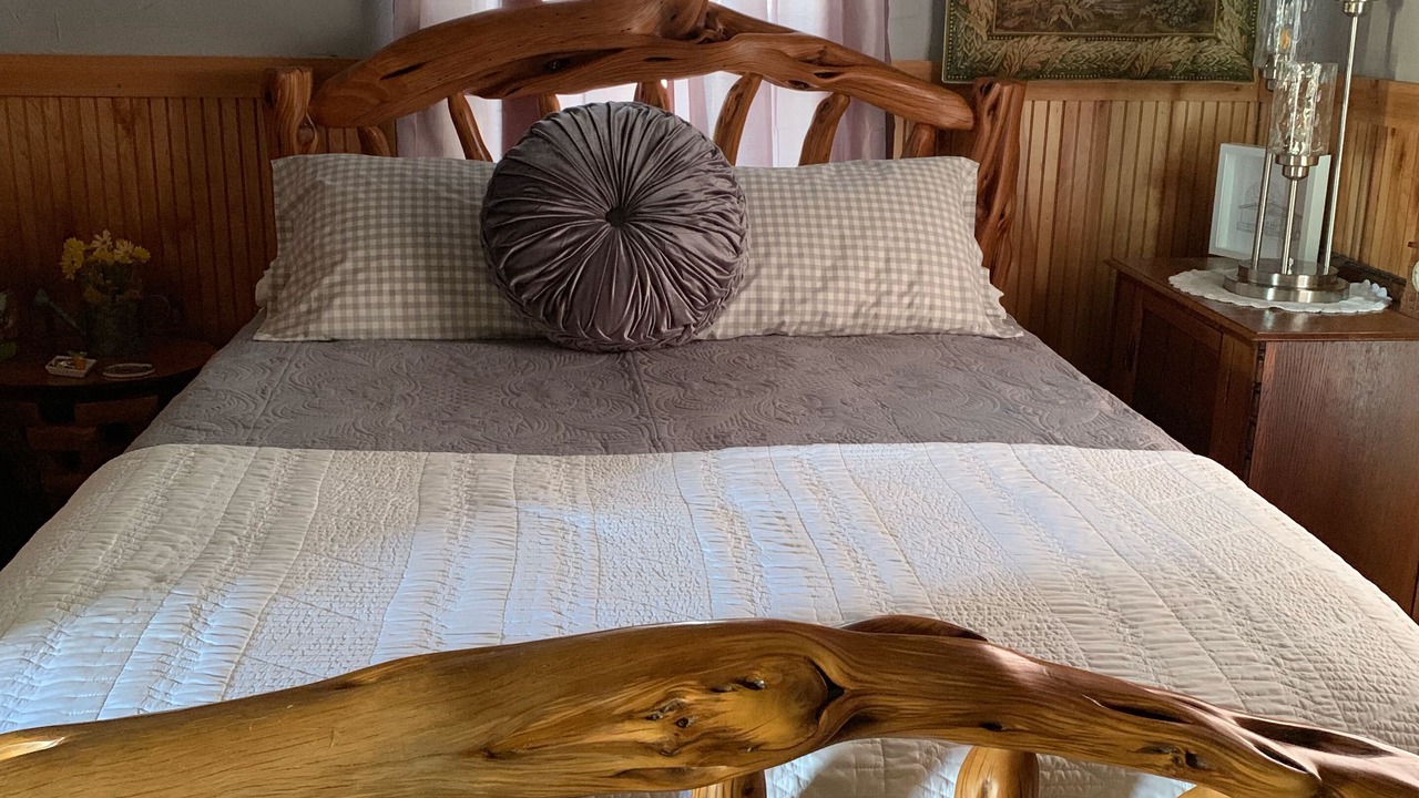 Photo of Bedroom in Round Mountain