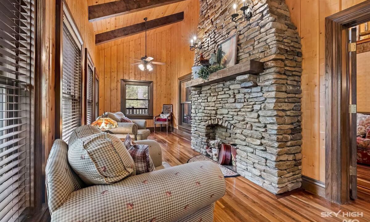 Photo of Livingroom in Eureka Springs