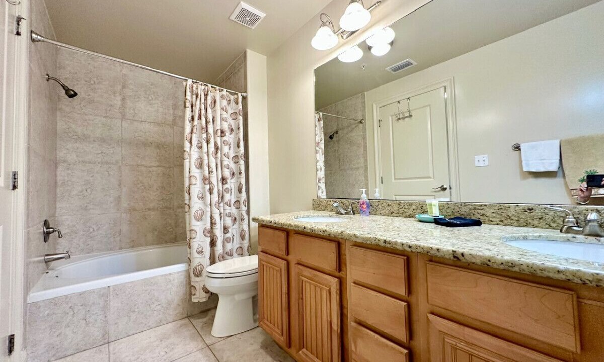 Photo of Bathroom in Henderson Point