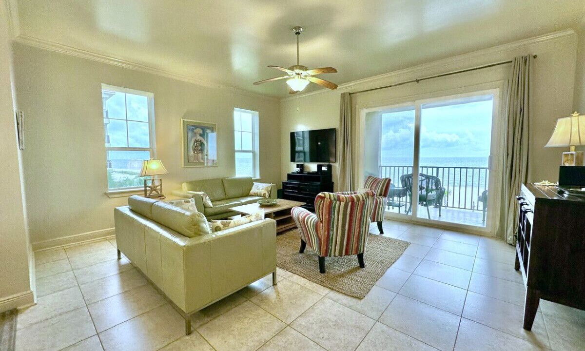 Photo of Livingroom in Henderson Point